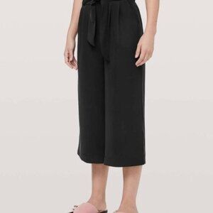 Lululemon Noir Wide Leg Crop Pants Size 6 Belted Waist Black Flowy Workwear S